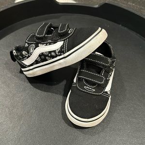 Vans Skull and Paisley design